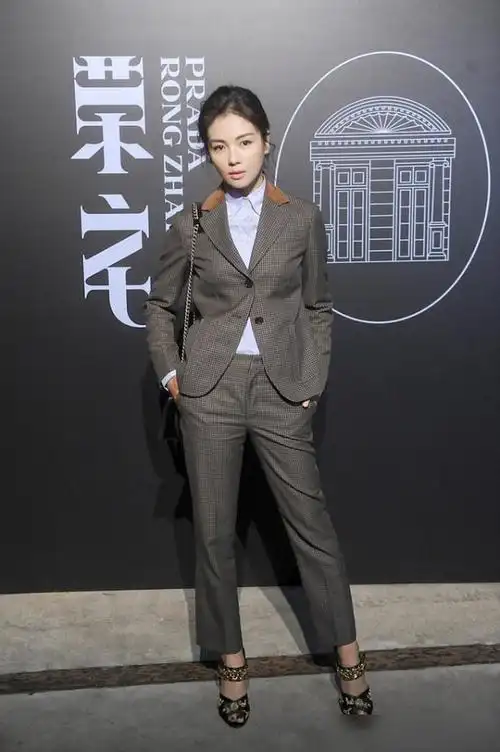 刘涛穿皮西装太有气场了真是有颜任性什么风格的服装都能驾驭