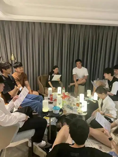 近日,有网友发出杨颖抽烟视频,评论区那是相当炸了,有说抽烟影响公共