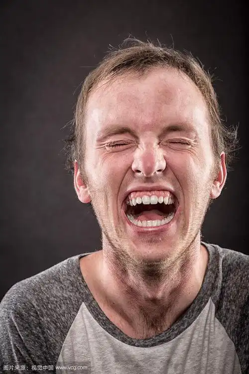 为什么人的牙齿 既能吃肉又能吃蔬菜呢?