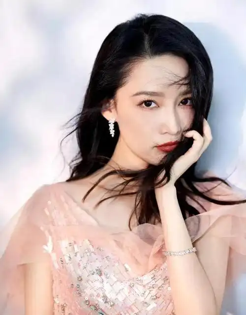 分享美女写真集-李沁_网易订阅