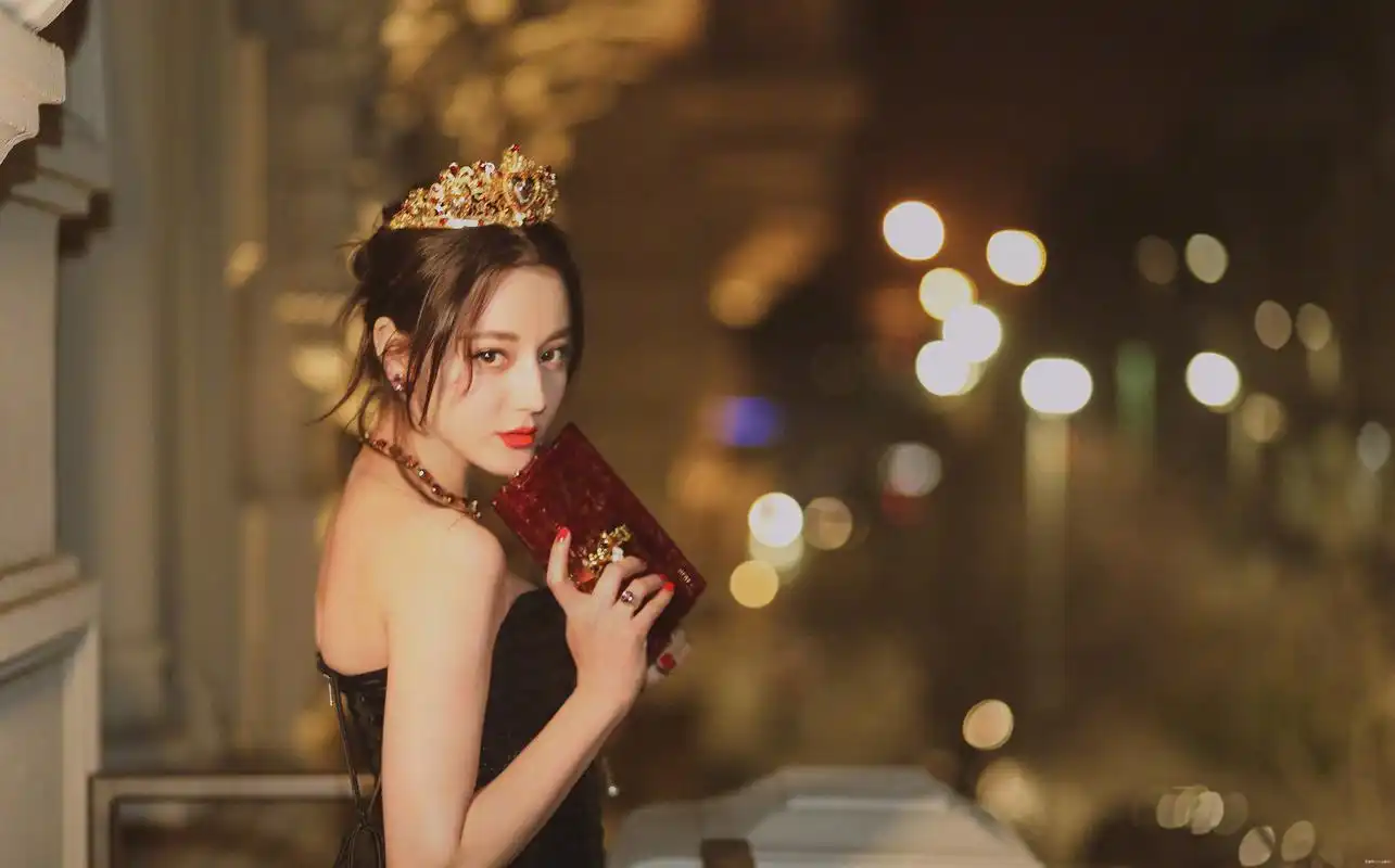 热巴参加米兰时装周造型 转载自百家号作者:cr1e娱乐