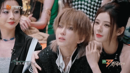 李嘉格_的《隐形纪念》哭到崩溃,让人想起2011年快女11进10比赛中