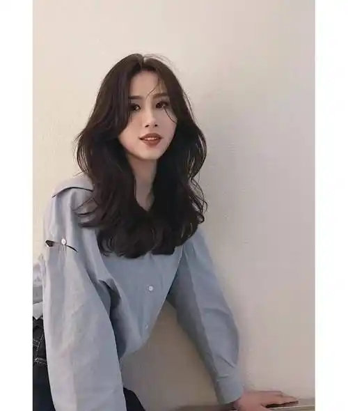 有钱没钱,烫头过年,2024年新流行这5款烫发发型,显年轻气质_女人_风格