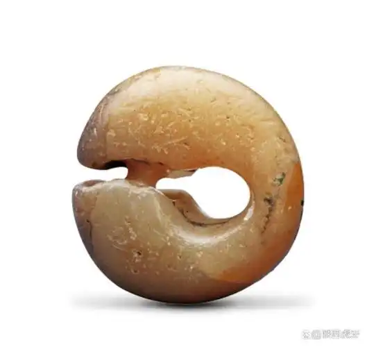 河姆渡文化玉玦浙江省博物馆藏