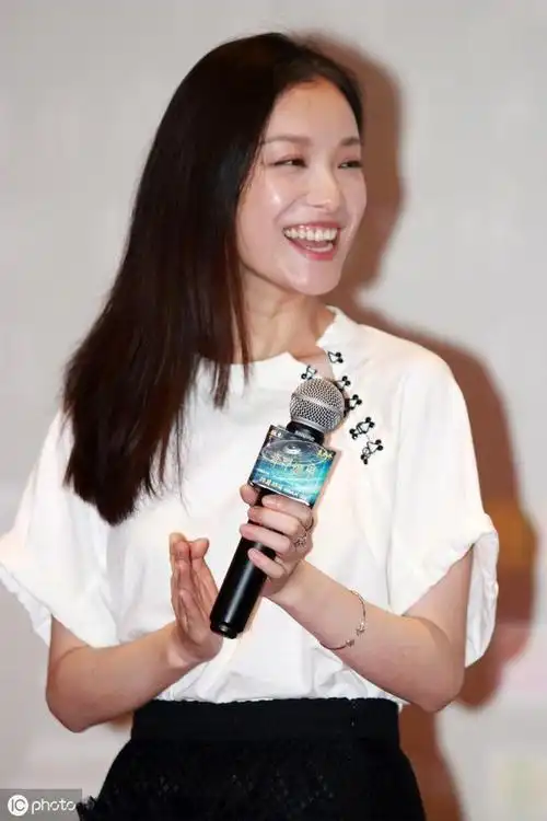 倪妮"复古妆容"好特别,"眼神深邃"好圈粉