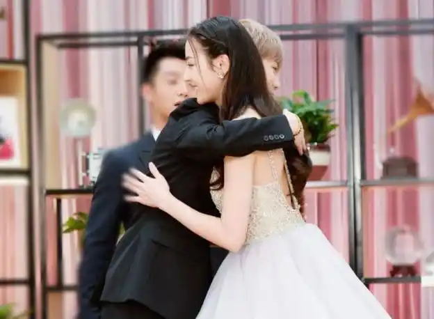 迪丽热巴又大玩cp?成综艺热搜焦点!