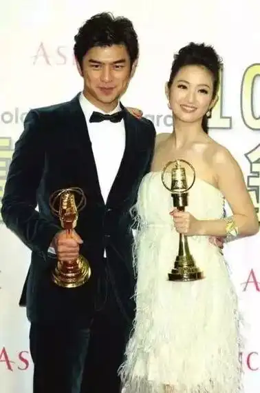 她很好,别再往她身上泼脏水了