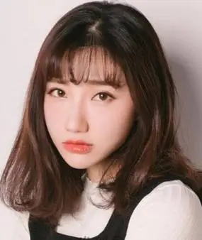 圆脸女生生活中适合留什么发型