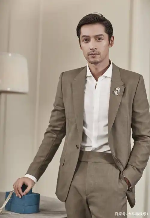 穿西装好看的中年男星,只服这10位,大叔们帅起来真没小鲜肉啥事