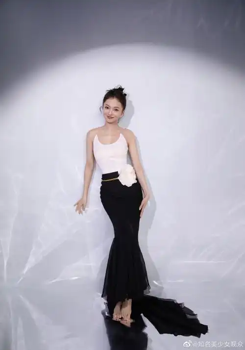 张韶涵好像人鱼公主##张韶涵黑白人鱼裙