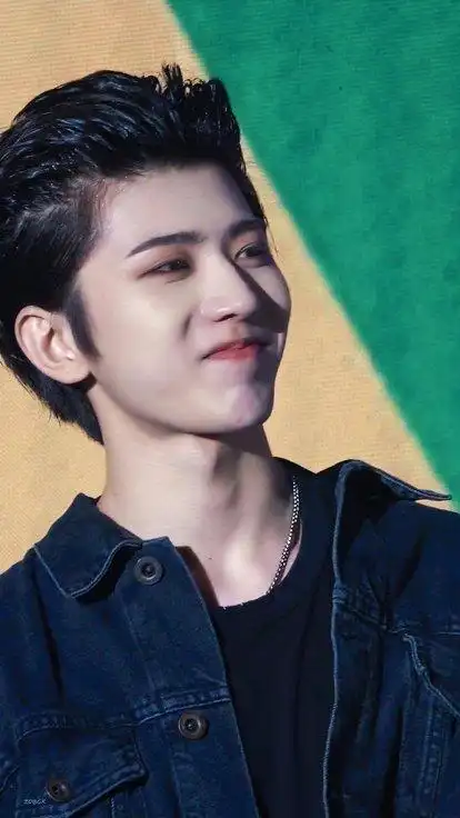 不追星的,了解一下蔡徐坤!