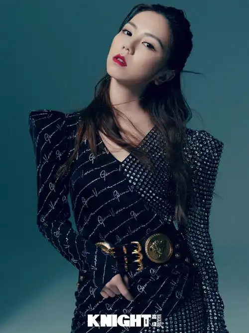 邓紫棋鎏金唇妆酷飒写真图片39