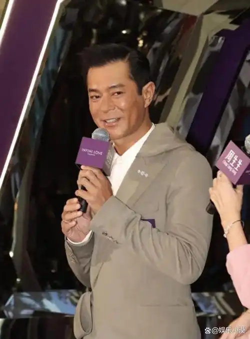 "tvb前花旦现身活动!与好友古天乐同框,身材清瘦惊艳众人!