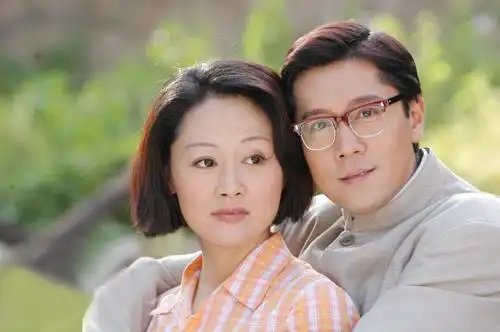 歌手高峰出生资料 高峰王姬老公个人资料照片 - 歌词译