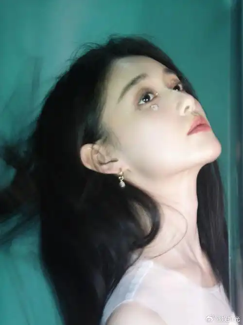 蒋依依最新视频状态