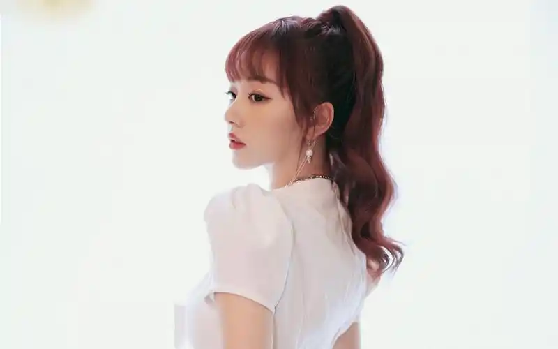 孔雪儿连衣裤性感壁纸-美女壁纸-高清美女图片-第2图-娟娟壁纸