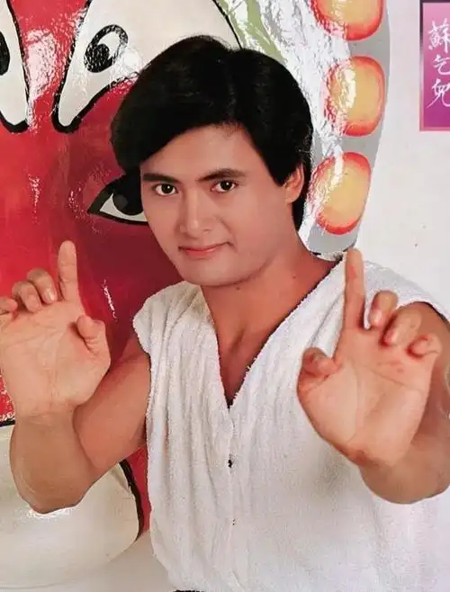 丈夫嗜赌成性英年早逝,儿子身价56亿不生子,周润发母亲的遗憾_腾讯