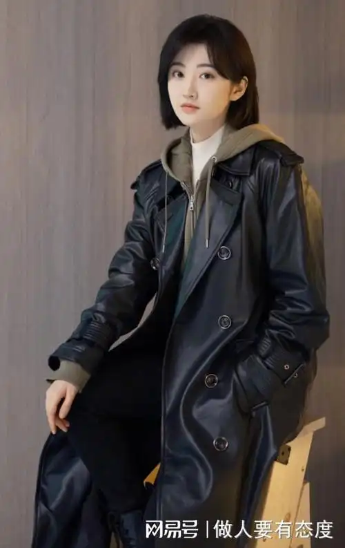 36岁女星景甜素颜照认不出一头短发干练迷人单身生活过得充实