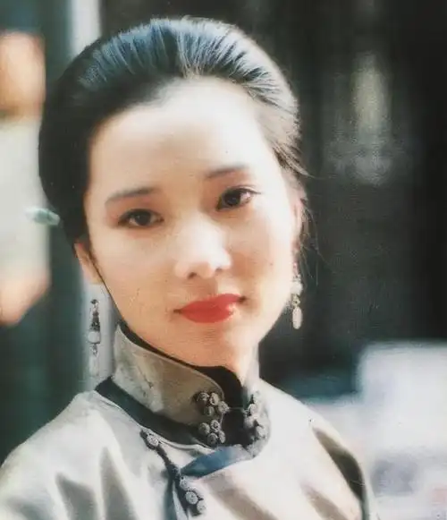 何赛飞:从越剧名家到"姨太太专业户",裸婚嫁初恋,今幸福满满