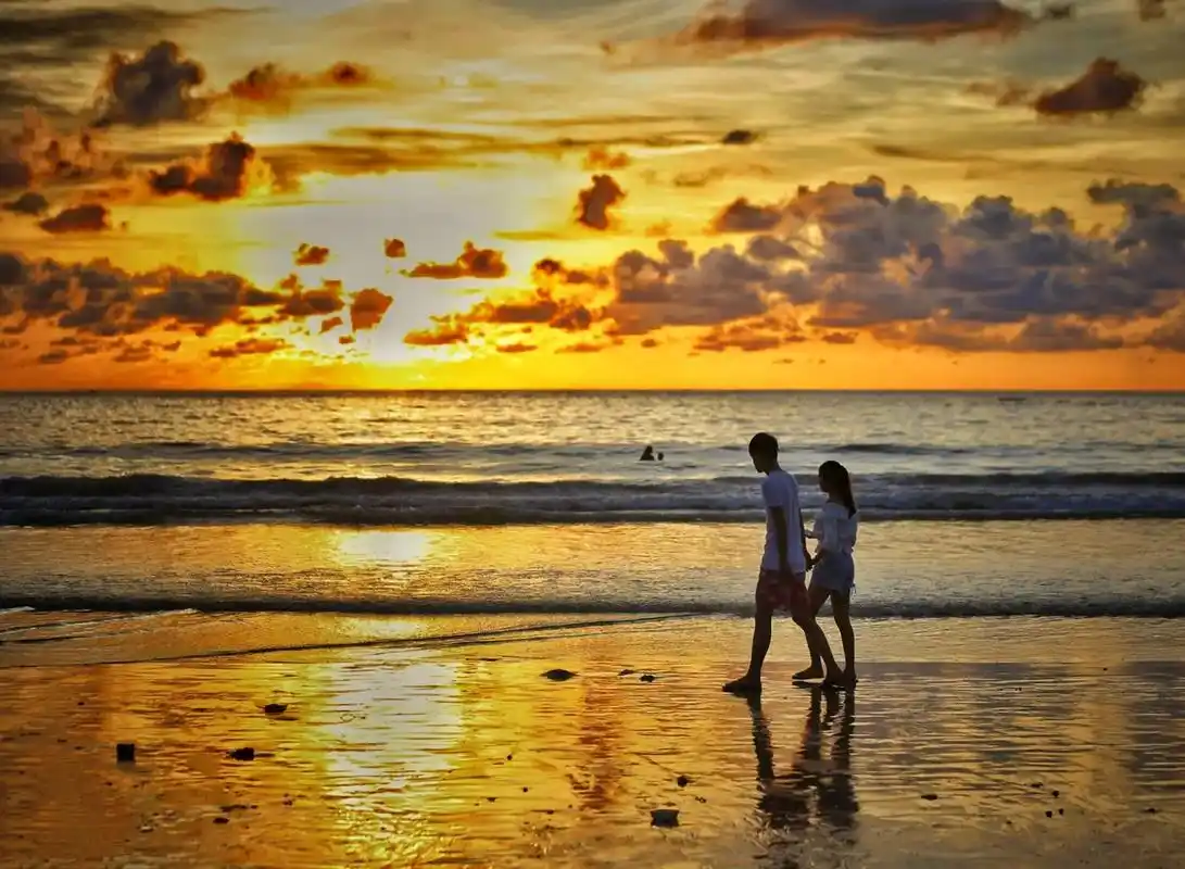 我能想到最浪漫的事,就是陪你在威海看海#夕阳西下 #我们一起 - 抖音