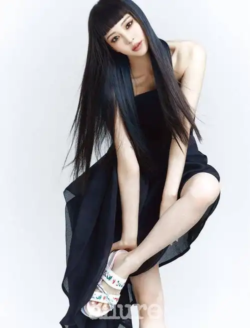 韩国女艺人韩艺瑟最新杂志写真曝光