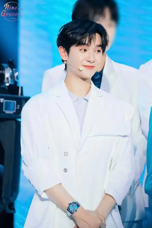 into1可爱担当高卿尘