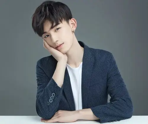 名人名流郭俊辰承蒙你出现够我喜欢好多年