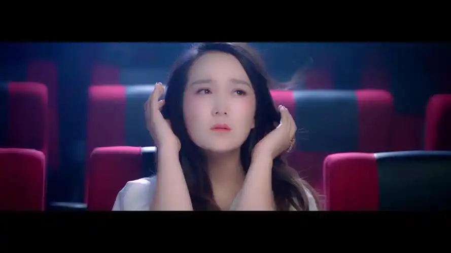 龙梅子和老猫的一首《都说》电影《冰之下》的官方主题曲mv