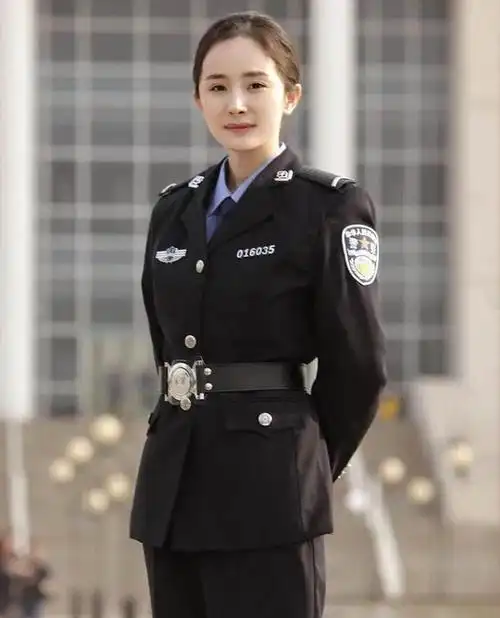 同样穿警服把吴越刘涛和王鸥等女星放在一起看差别出来了