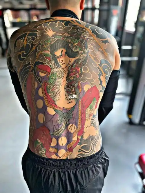 满背_彩妆_美妆_美妆_彩妆_彩妆其他