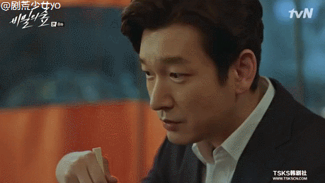 曹承佑吃饭微笑猥琐gif动图_动态图_表情包下载_soogif