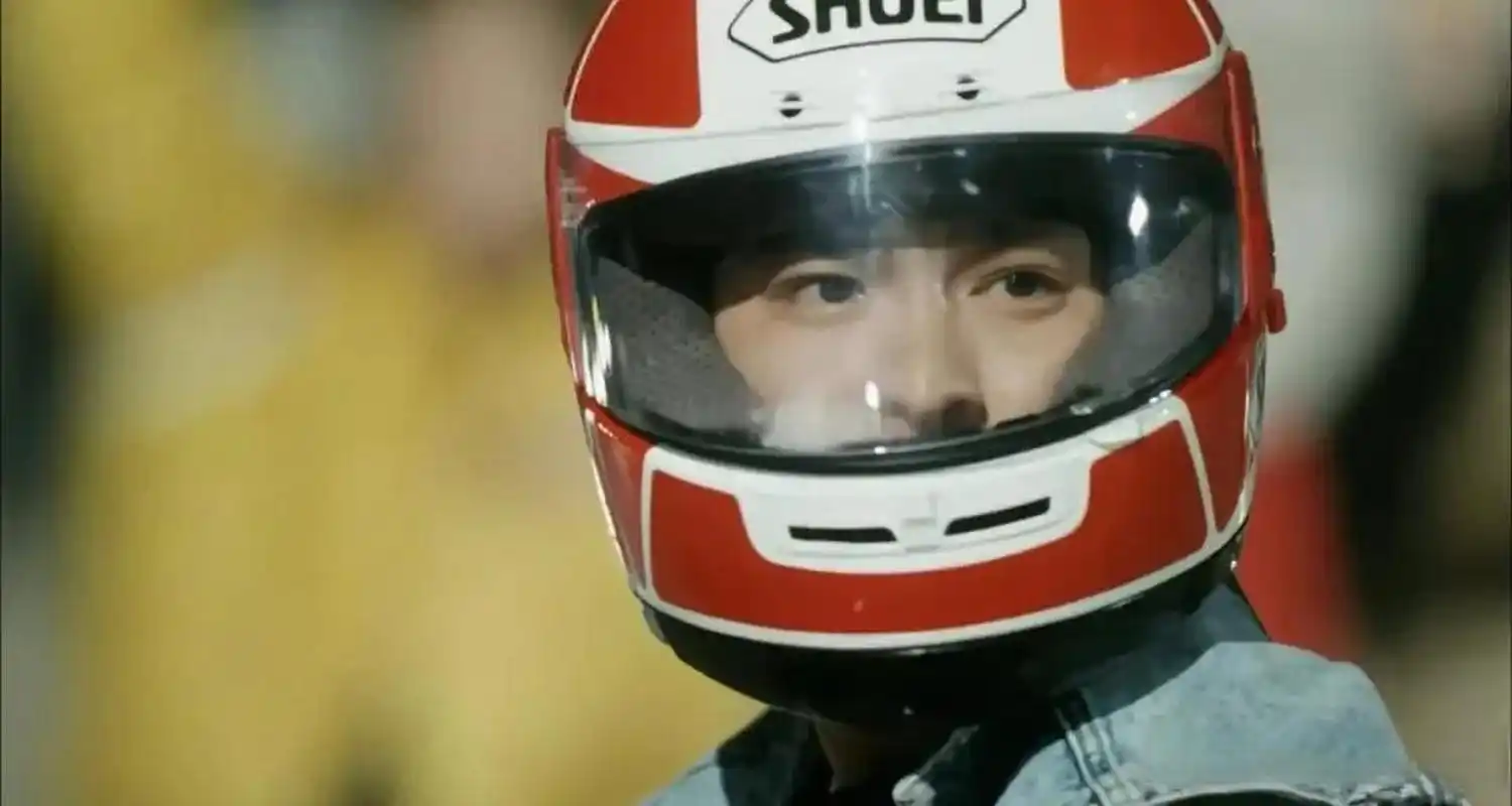 我小的时候好羡慕刘德华骑着摩托车载着吴倩莲,  哪怕就是生命的