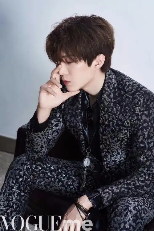 你的好友高冷范丞丞上线!首登杂志大刊实力诠释"漫画脸"