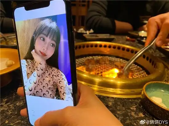 追光表演被当众吐槽烧饼高情商回应德云社果然没接不住的梗