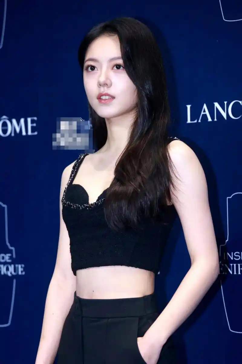 赵今麦黑色吊带配裤装# 赵今麦今日活动生图,黑色吊带配裤装,妹妹很