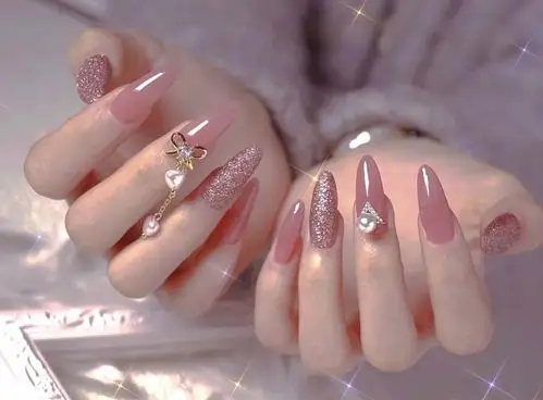 2021夏季最流行的晶石猫眼美甲,创意美甲-lomo美甲