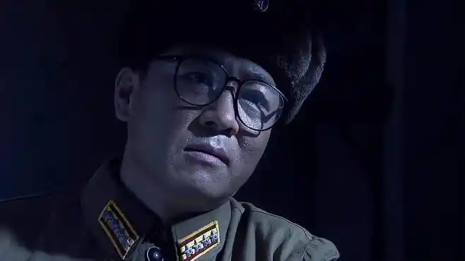 天啸:新兵咬死一条狼,司令拿出宝贝,和战友庆功