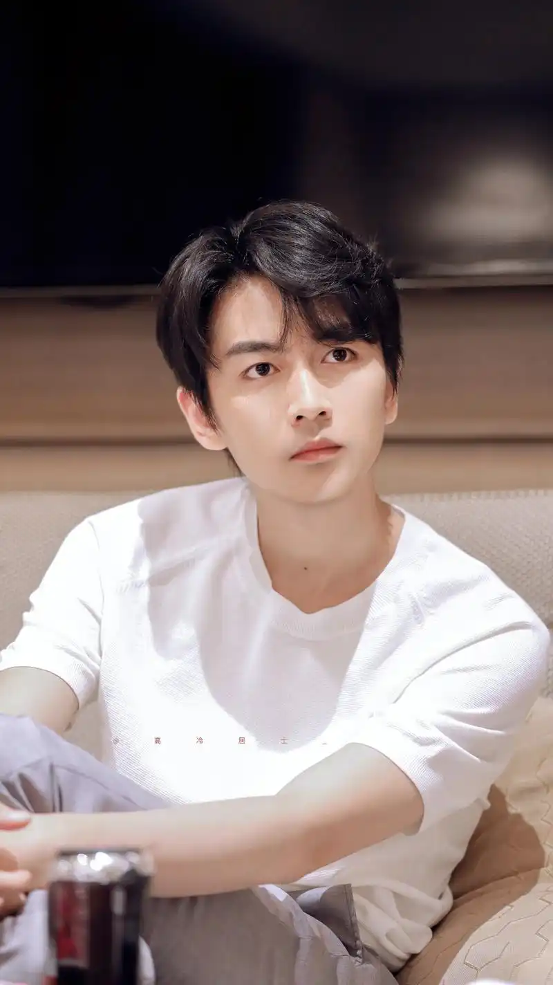 陈晓的这组照片太嫩了吧?就像大白兔奶糖