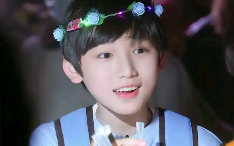 幼年小宋来看看人类幼崽小时候吧轩轩小时候也太可了小漂亮真不是吹的