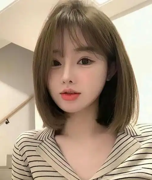 2024流行发型大赏!圆脸女生专属的显脸小秘籍