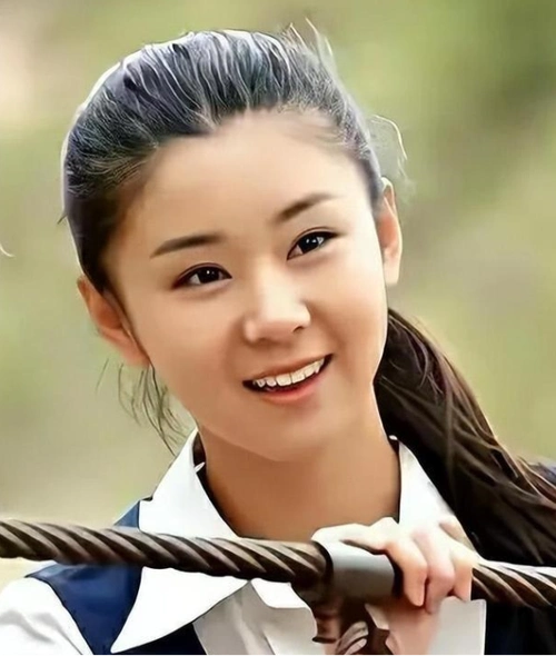 回顾李小萌:出道20年,与王雷相爱15年生一子,36岁怀二胎