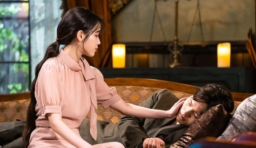 德鲁纳酒店13号房客恩怨消散iu黑化遭到吕珍九阻止