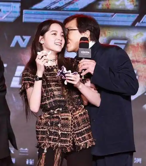 成龙见女星就揩油,唯独在她面前规规矩矩_动作_娜娜_李冰冰