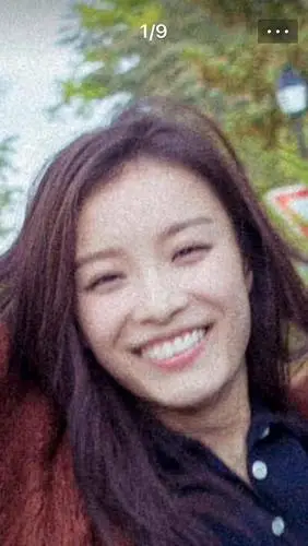 倪妮在国庆第一天就在微博上晒了一组照片,仍然是搞怪随意潇洒的风格.