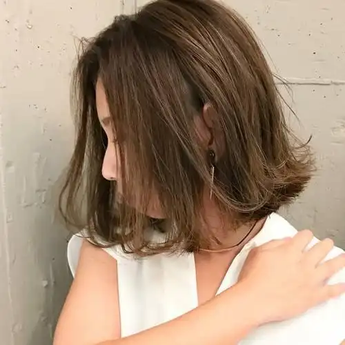 发型欣赏——齐肩中发