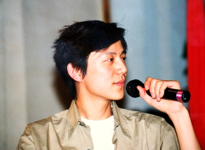 也不知道何炅是