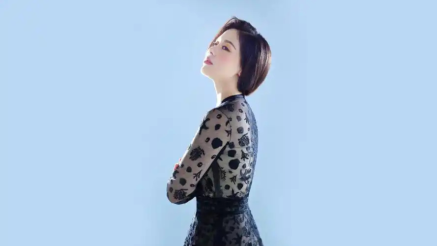 美女演员王力可气质写真电脑桌面壁纸图片下载