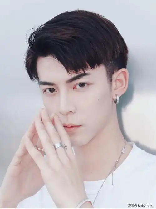 原创2020年男生帅气的两边铲短发型有哪些理发师建议剪这3款就够了