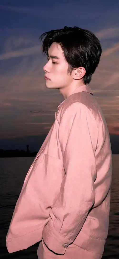 易烊千玺阿玛尼美妆全球品牌代言人