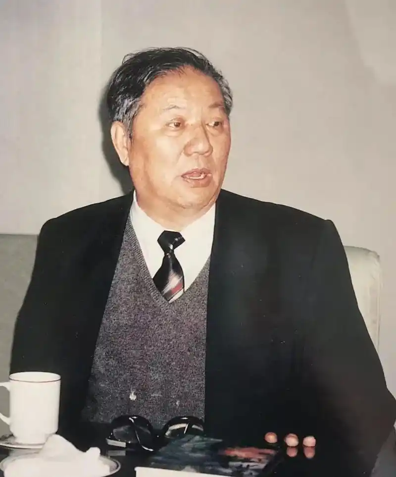 「名师名家名人坛」記名作家張鍥|李远荣(中国香港)